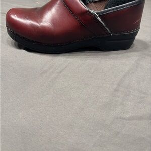 Dansko Women’s burgundy red leather clogs
